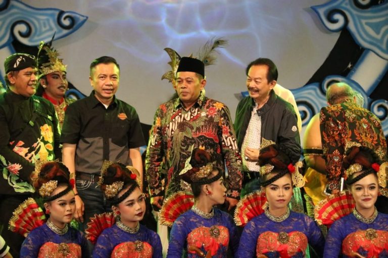 WABUP BLITAR RESMIKAN FESTIVAL KRESNAYANA VIII