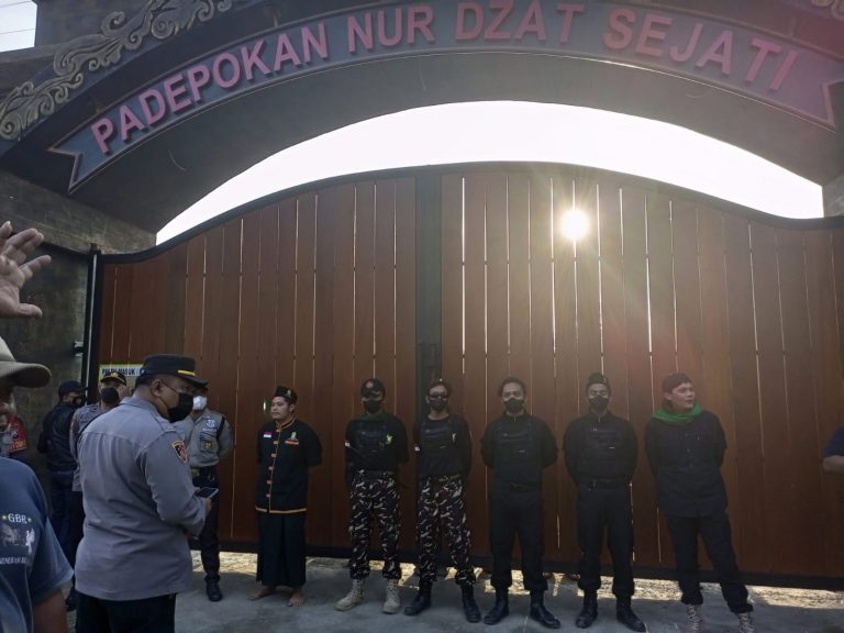 PADEPOKAN NUR DZAT SEJATI MILIK SAMSUDIN BUKAN PONDOK PESANTREN