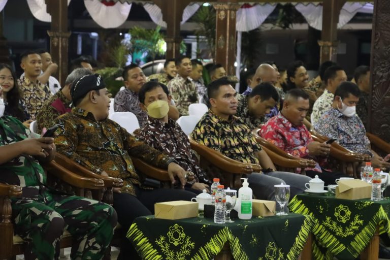 Polres Blitar dan Jajaran Gelar Nonton Bareng Pertunjukan Kolosal Nusantara Gemilang Jawa Timur 2022