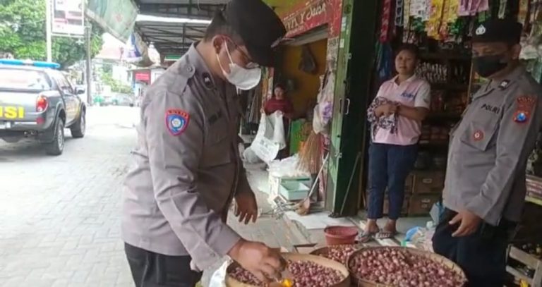 Pengecekan Harga Dan Stok Minyak Di Pertokoan Pasar Penataran