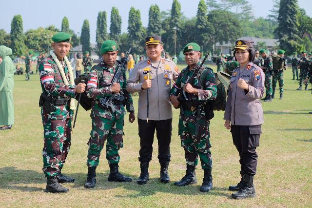 Kapolres Blitar Kota Hadiri Apel Pemberangkatan Satgas Pamtas RI-PNG Yonif 511/DY