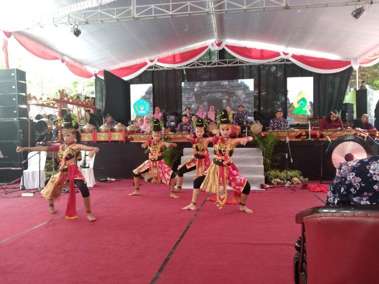 DIES NATALIS SMPN 2 KOTA BLITAR KE 62  BERLANGSUNG MERIAH