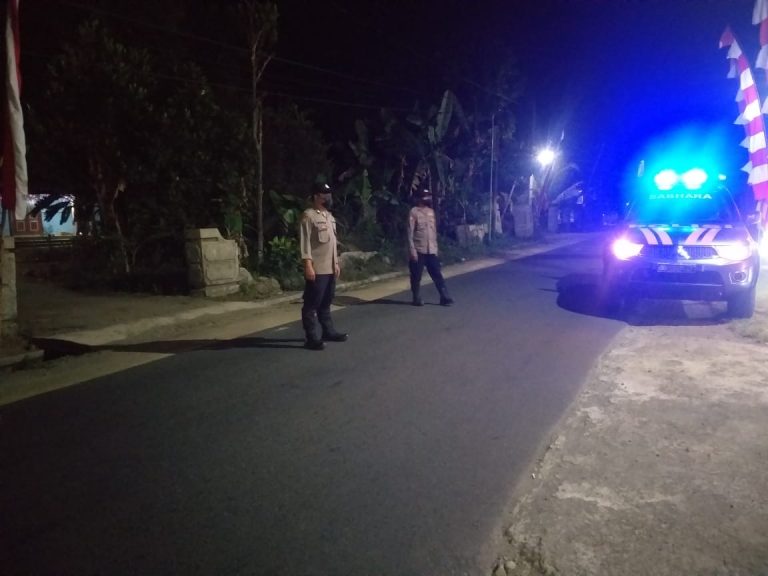 Polsek Udanawu Gelar Patroli Blue Light