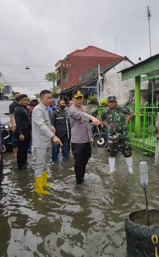 Reaksi Cepat Wabup Blitar Rahmat Santoso, Dengan Langsung Meninjau Lokasi dan Tempat Evakuasi Korban Banjir