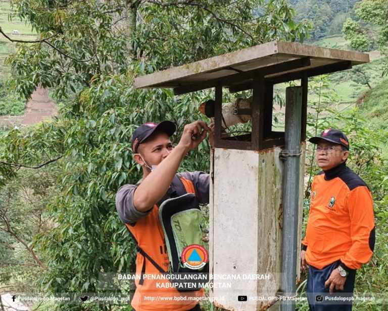 Ada Potensi Bencana Hidrometeorologi, BPBD Magetan Cek EWS Longsor di Plaosan dan Poncol