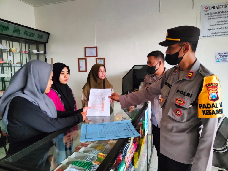 Polres Blitar Laksanakan Edukasi dan Sosialisasi Terkait 5 Obat Sirup Yang Sementara Tidak Boleh Beredar.