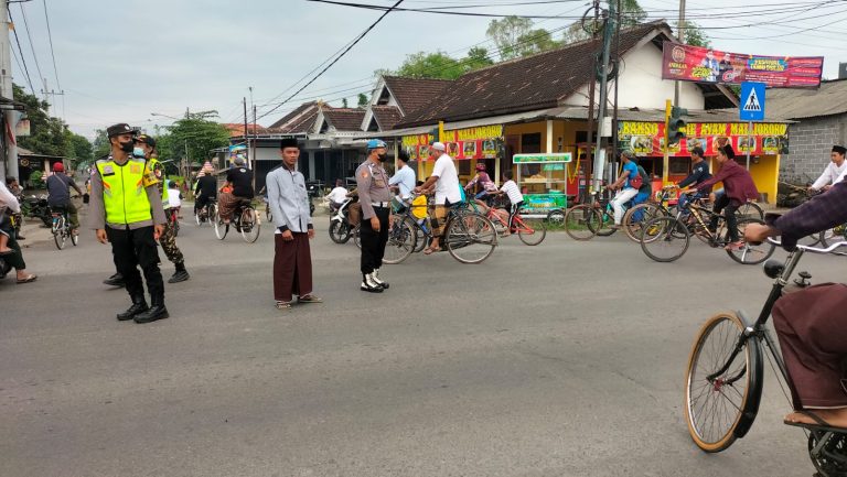 Pengamanan Giat “Ngontel Bareng” Dalam Rangka Hari Santri Nasional Tahun 2022 Di Ponpes Mambaul Hikam Mantenan-Udanawu