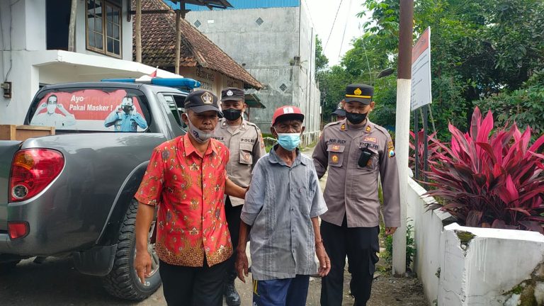 Pengamanan dan pengantaran orang terlantar ke tempat Shelter Dinas Sosial Kabupaten Blitar