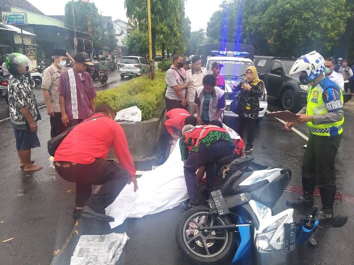 Kecelakaan Depan Pasar Sayur Magetan Tewaskan 1 Pelajar