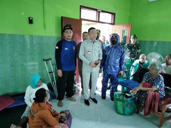 WAKIL BUPATI BLITAR TINJAU LOKASI BANJIR BANDANG YANG TERJADI DI WILAYAH KABUPATEN BLITAR