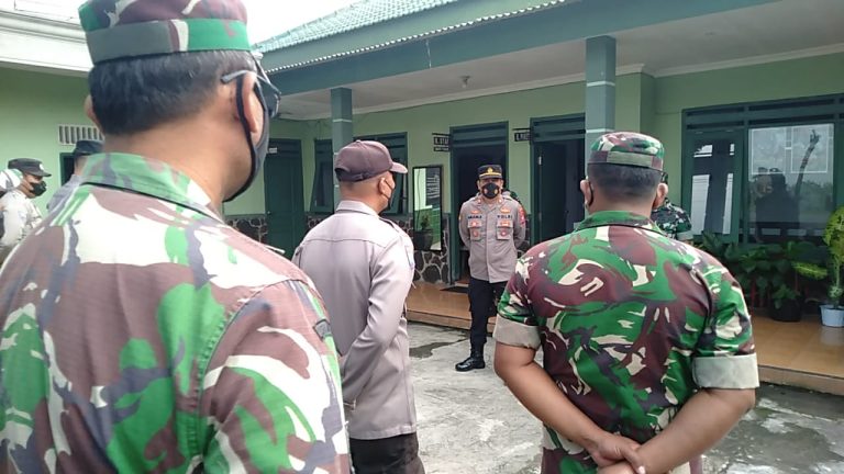 Kapolsek Udanawu Pimpin Apel Gabungan Tni-Polri Di Mako Koramil Udanawu.