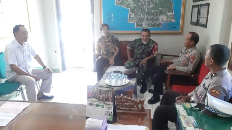 Rutin Dalam Laksanakan Patroli, Petugas Silatuhrami Bersama Kades