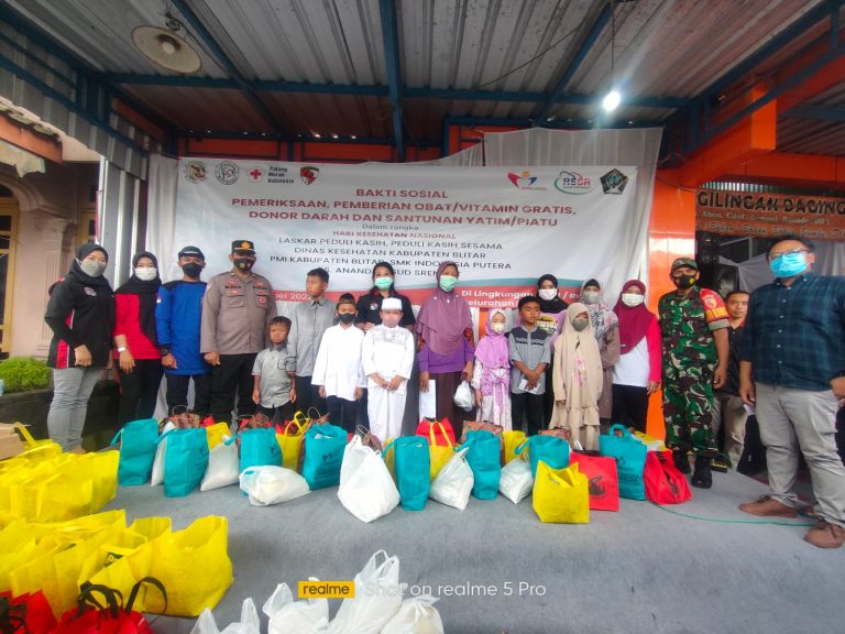 PERINGATI HARI KESEHATAN NASIONAL, LASKAR PEDULI KASIH GANDENG LINTAS SEKTOR GELAR PENGOBATAN GRATIS DAN SANTUNAN YATIM/PIATU