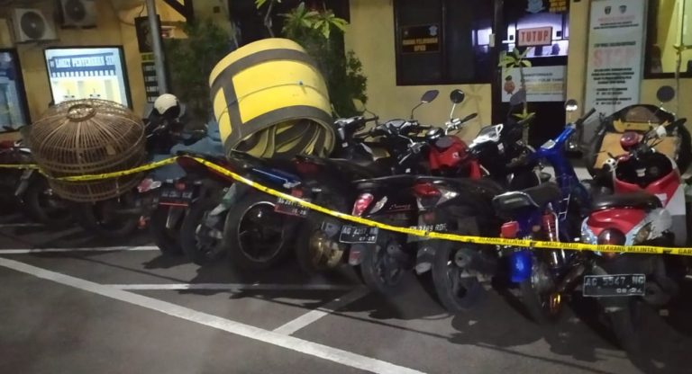 Gerebek Judi Sabung Ayam, Polisi Tangkap 3 Penonton Dan Amankan 12 Motor