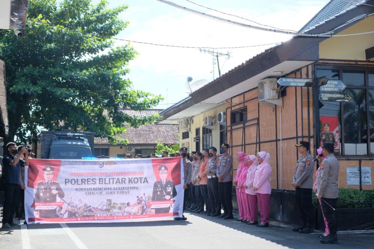 Polres Blitar Kota Kirim 2 Truk Berisikan Bantuan Sosial untuk Korban Gempa Cianjur