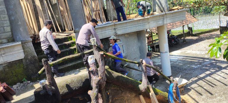 Kerja Bakti Dalam Rangka Renovasi Masjid Syech Sentono Dhowo Di Desa Penataran