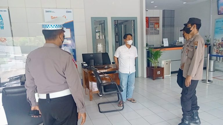 Dialogis Bersama Pegawai Bank, Polsek Srengat Antisipasi Gangguan Kamtibmas