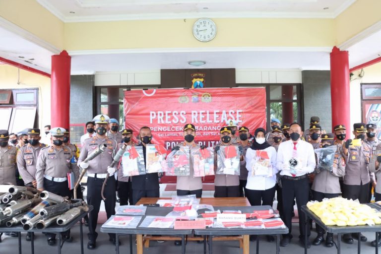 Polres Blitar Gelar Press Release Rekapitulasi Barang Bukti Ungkap Kasus Tahun 2022