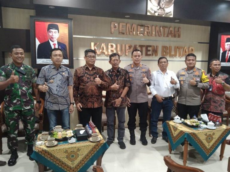 TENAGA AHLI UTAMA KANTOR STAF KEPRESIDENAN DISKUSI BERSAMA WABUP BLITAR DAN FORKOPIMDA KABUPATEN BLITAR BAHAS REFORMA AGRARIA