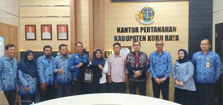 Kunjungan Dewan Pembina Dan Sekjen MAPI Saber Pungli Dalam Rangka Memotivasi Peningkatan Kualitas Pelayanan Di Kantah Kubu Raya 