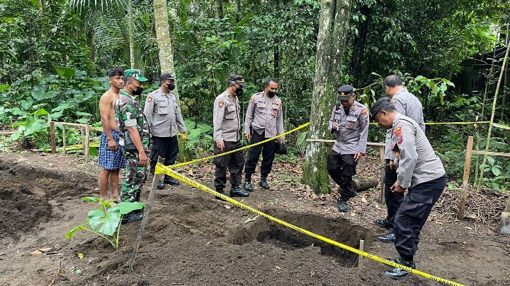 Polres Blitar Kota Amankan TKP Penemuan 26 Granat di Desa Dayu Nglegok