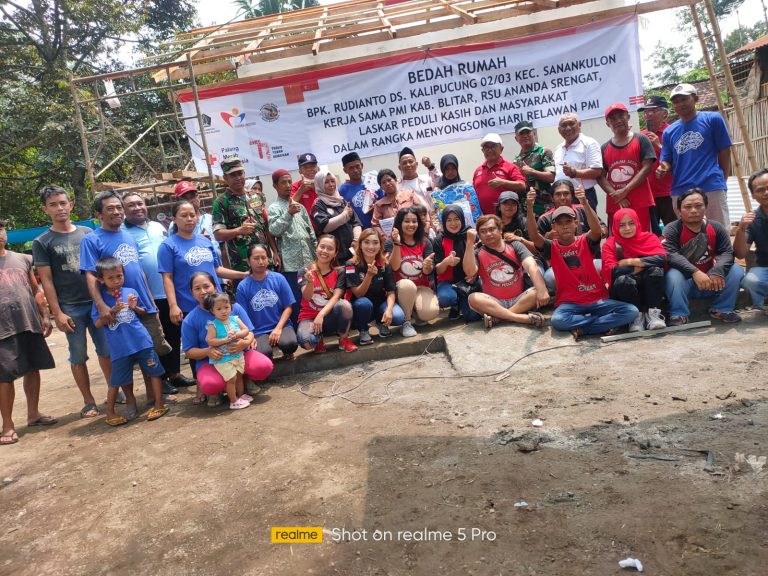 LASKAR PEDULI KASIH, FINISHING DAN TASYAKURAN BEDAH RUMAH BERSAMA PMI KAB BLITAR DAN RS ANANDA