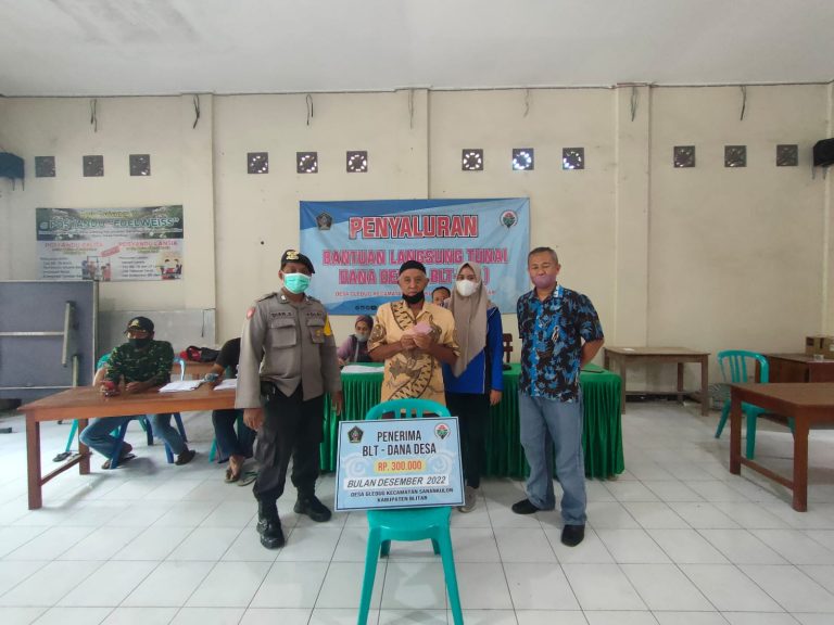 Bhabinkambtibmas Desa Gledug Laksanakan Pengamanan kegiatan Baksos Bantuan (BLT DD)