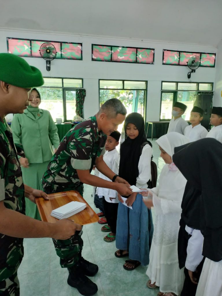 Syukuran HUT Ke-77 Yonif 511/DY Berikan Santunan Kepada Anak Yatim