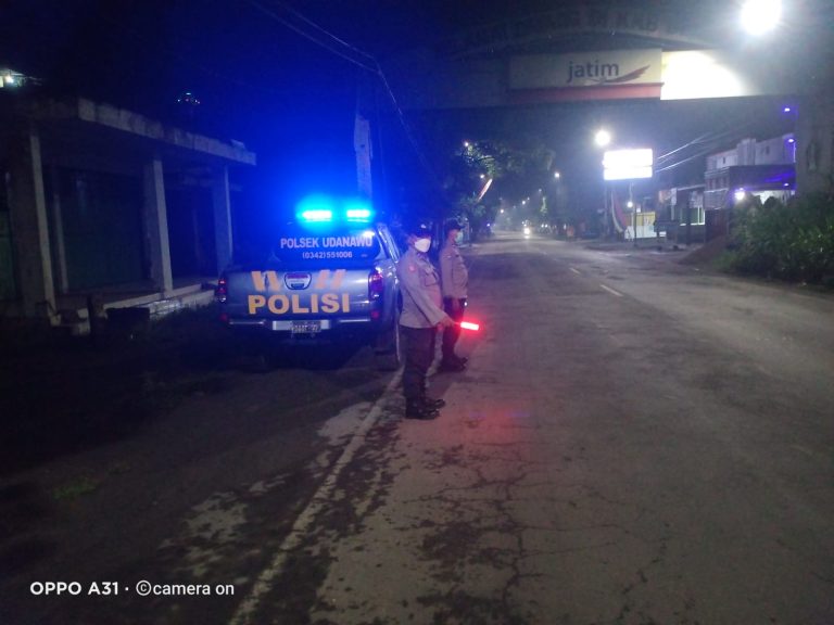 Anggota Polsek Udanawu Laksanakan Patroli Blue Light Dengan Rute Acak Di Wilayah Hukum Polsek Udanawu