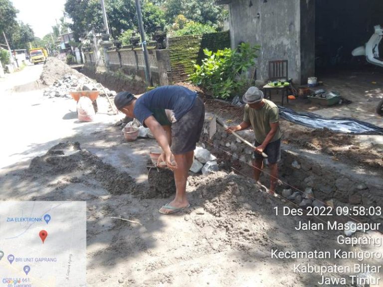 PEMBANGUNAN SALURAN DRAINASE YANG TERLETAK DI DESA GAPRANG TANPA PAPAN INFORMASI PROYEK