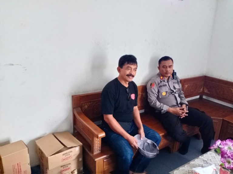 Anjangsana Silahturahmi Kambtibmas Kapolsek Sanankulon Polres Blitar Kota Polda Jatim Ke Tempat Tokoh Masyarakat.