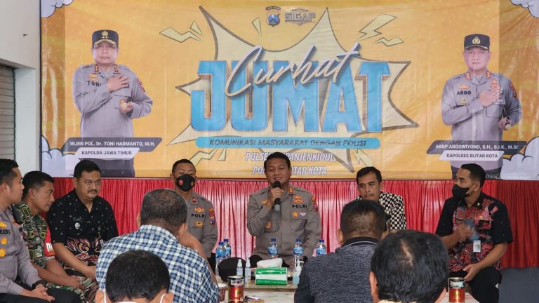 Polres Blitar Kota Gelar Jum’at Curhat Di Pasar Wage Kepanjenkidul