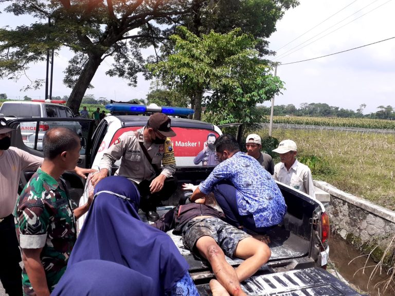 Polsek Ponggok Datangi TKP Laka Lantas 1 orang meninggal Dunia