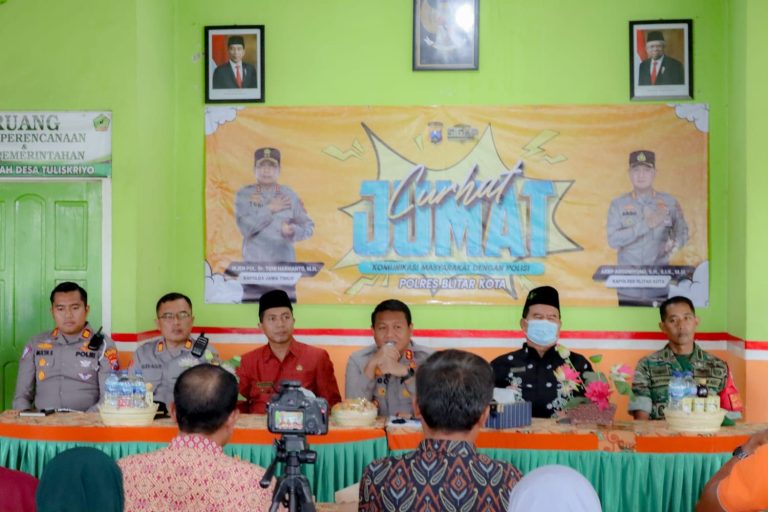 Jumat Curhat, Kapolres Blitar Kota Tampung Aspirasi Warga Tuliskriyo