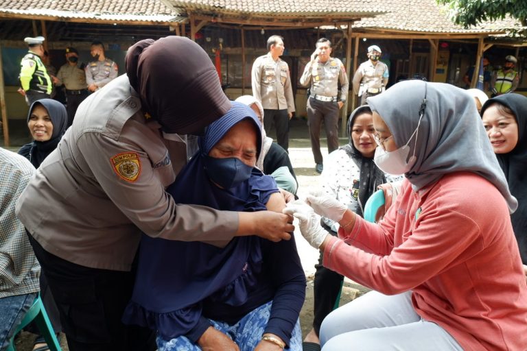 Polres Blitar Kota Gelar Gebyar Vaksinasi di Asrama Kepolisian