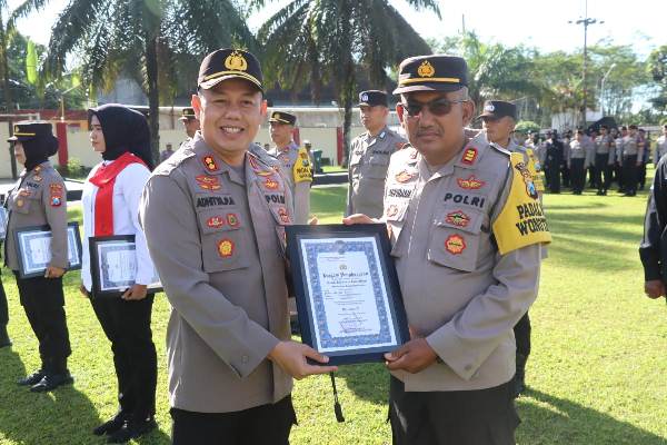 POLSEK WONOTIRTO RAIH REWARD PERINGKAT 3 DARI 649 POLSEK SE JATIM