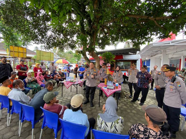 Jumat Curhat Bersama Kapolres Blitar, Warga Sampaikan Uneg-Uneg