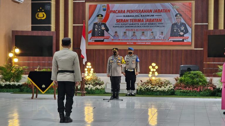 Kapolres Blitar Kota Pimpin Sertijab Kasat dan Kapolsek