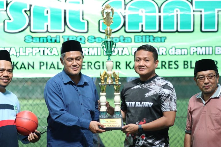 Peringati Hari Santri Nasional, Kapolres Blitar Kota Buka Turnamen Futsal Piala Bergilir Kapolres Blitar Kota