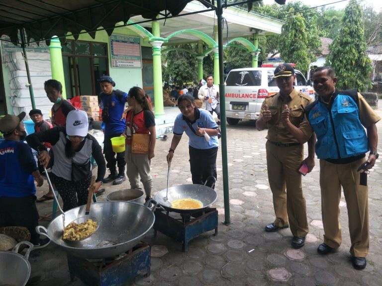 AKSI CEPAT DINSOS KABUPATEN BLITAR, SIAPKAN LAYANAN DAPUR UMUM