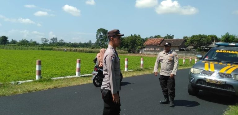 Jalan Persawahan Sering Dilewati Warga Dipatroli oleh Polsek Udanawu