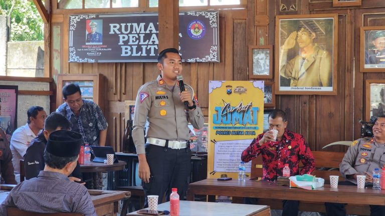 Polres Blitar Kota Jum at Curhat Bersama Komunitas Motor