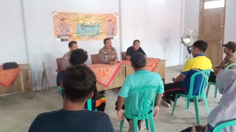 Polsek Udanawu Laksanakan Jum’at Curhat Bersama Pemuda Dan Pemudi Desa Ringinanom.