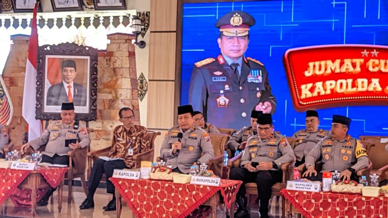 Kapolda Jatim Hadiri Jumat Curhat Di Kabupaten Magetan