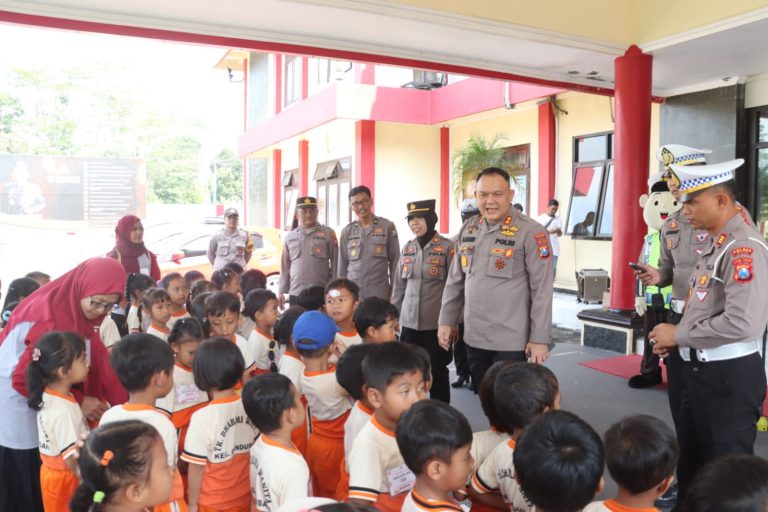 Kenal Lebih Dekat, Kapolres Blitar Polda Jatim Sambut Kunjungan Murid TK