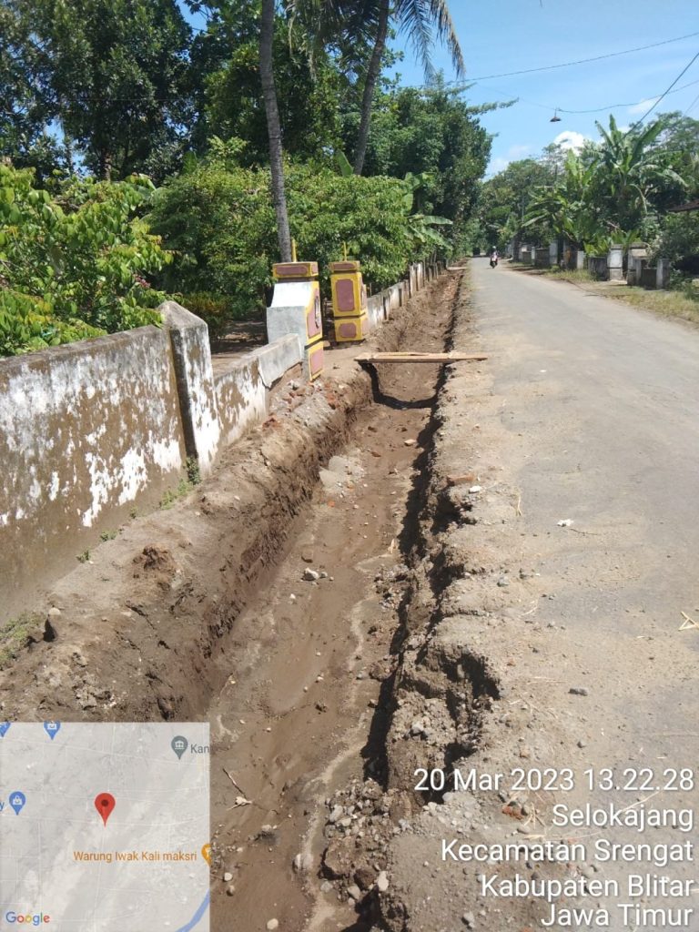 Diduga Banyak Salahi Aturan, Pembangunan Proyek Saluran Drainase Di Desa Selokajang Mangkrak