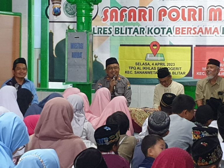 Polres Blitar Kota Gelar Safari Polri Menyapa Santri di TPQ Nurul Huda