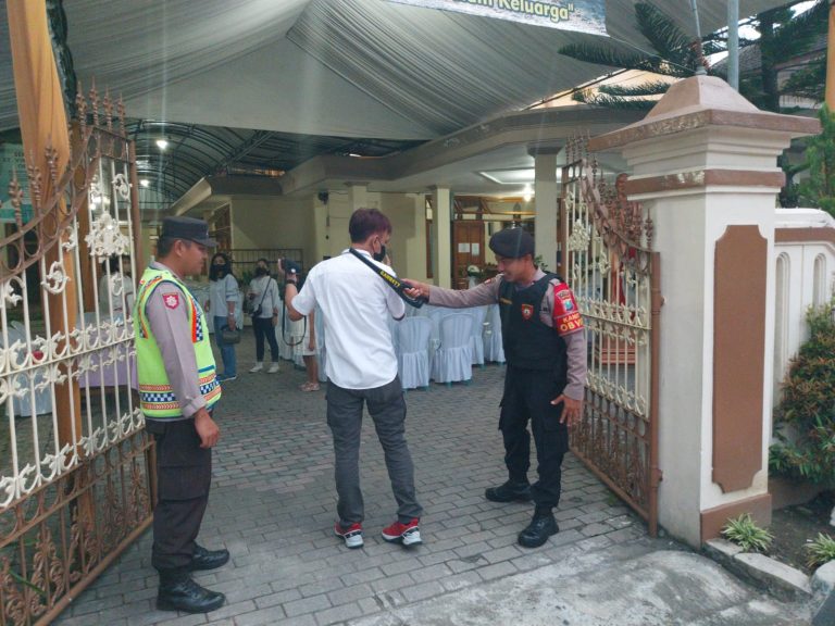 Sterilisasi Gereja, Polres Blitar Pastikan Ibadah Misa Natal Berjalan Aman