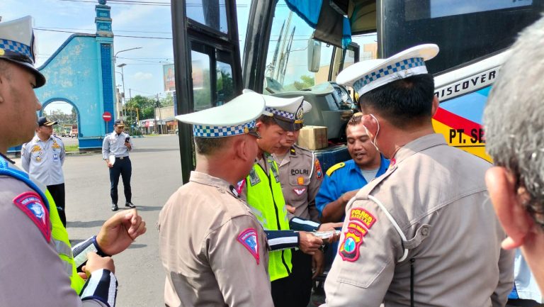 Jelang Mudik Lebaran, Satlantas Polres Magetan Lakukan “Ramp Check” Uji Kelayakan Kendaraan