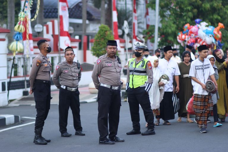 Polres Blitar Kota Gelar Pengamanan Sholat Idul Fitri